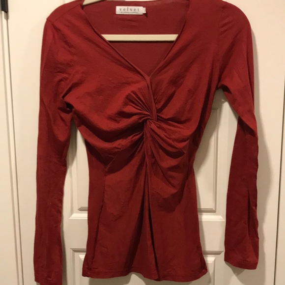Beautiful burgundy T with flattering front detail - Picture 1 of 3